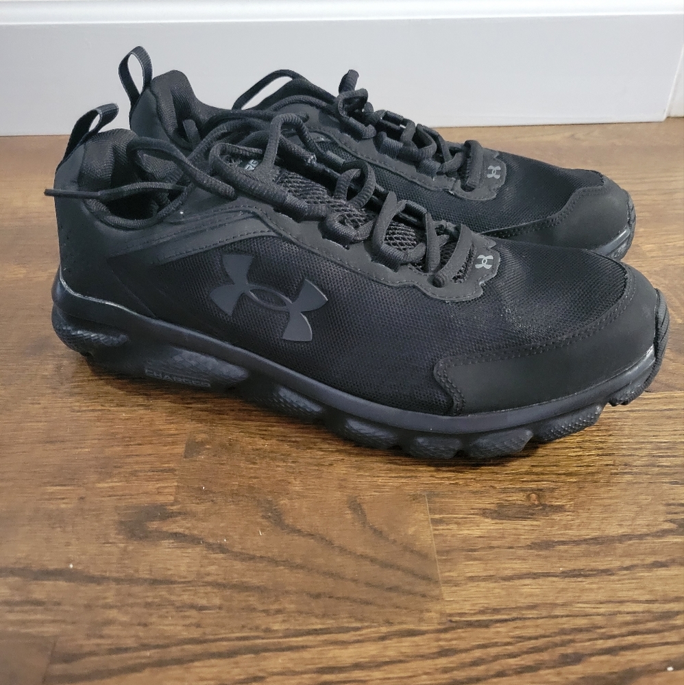 Men's charged assert 9 running shoes